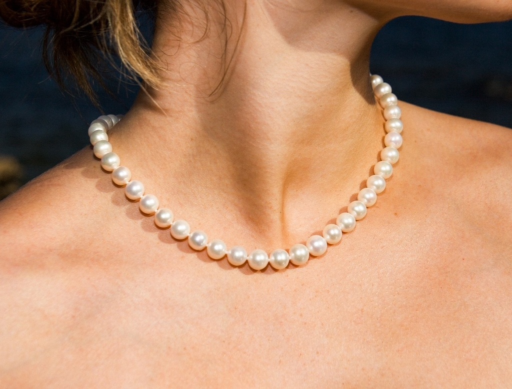 [VCCN27] 9-10mm AA+ White Freshwater Pearl Necklace