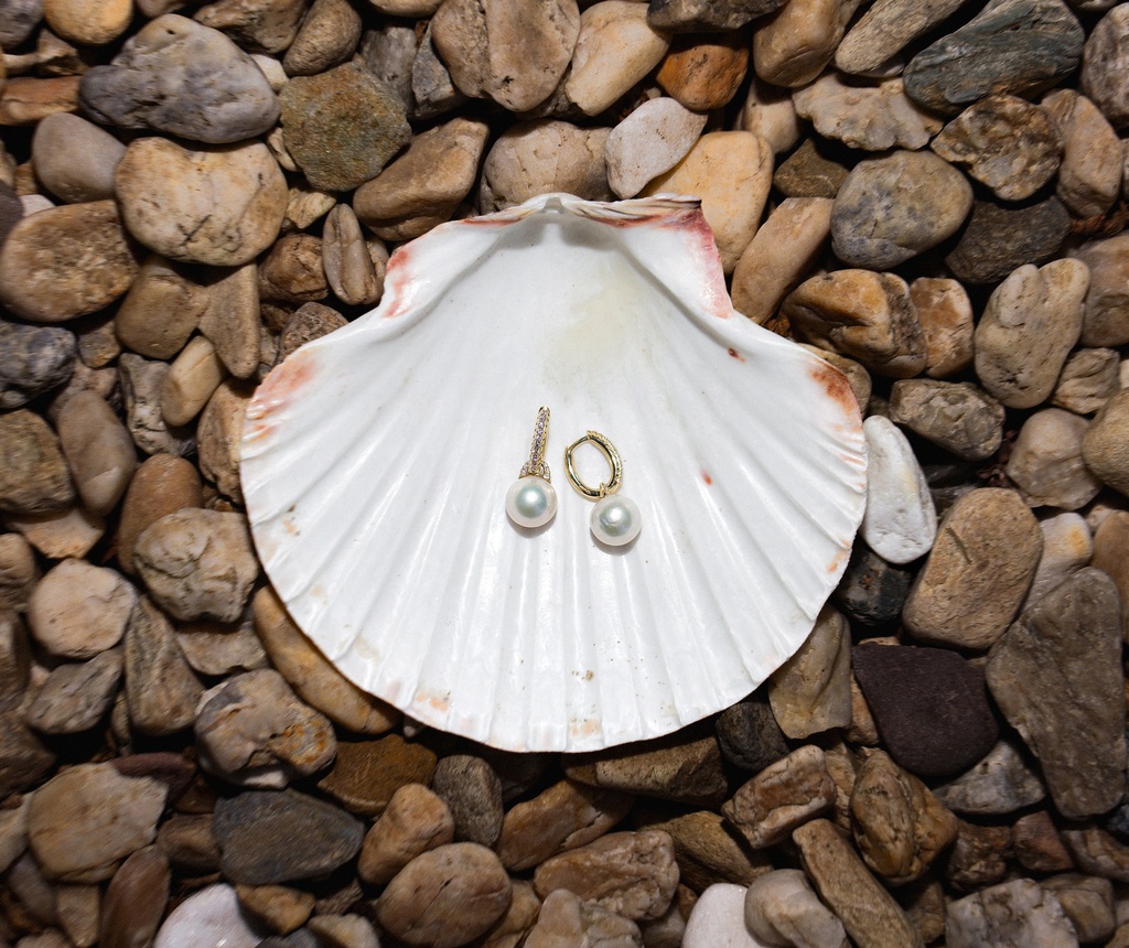 [VDCE05] 9-10mm AA+ White Freshwater Pearl and Diamonds Earrings