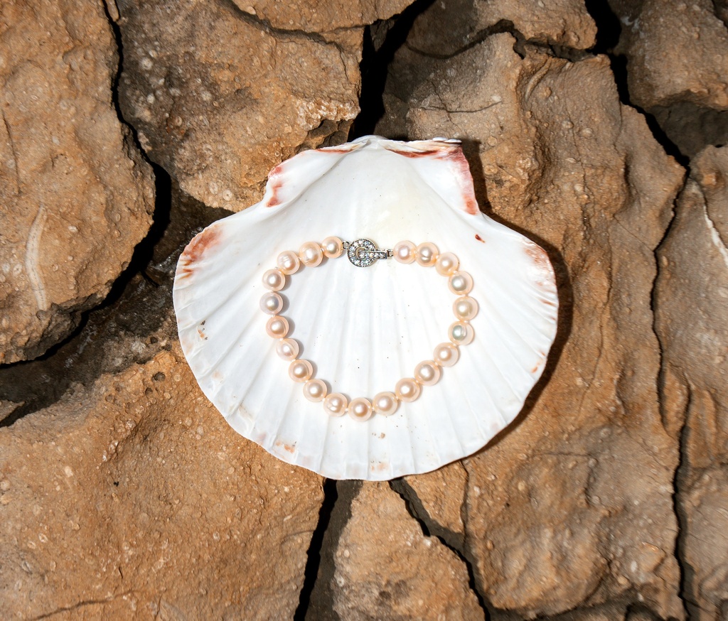 [VWCB02] 8mm A Pink to Peach Freshwater Pearl Bracelet